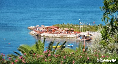 نمایی زیبا از بار ساحلی هتل